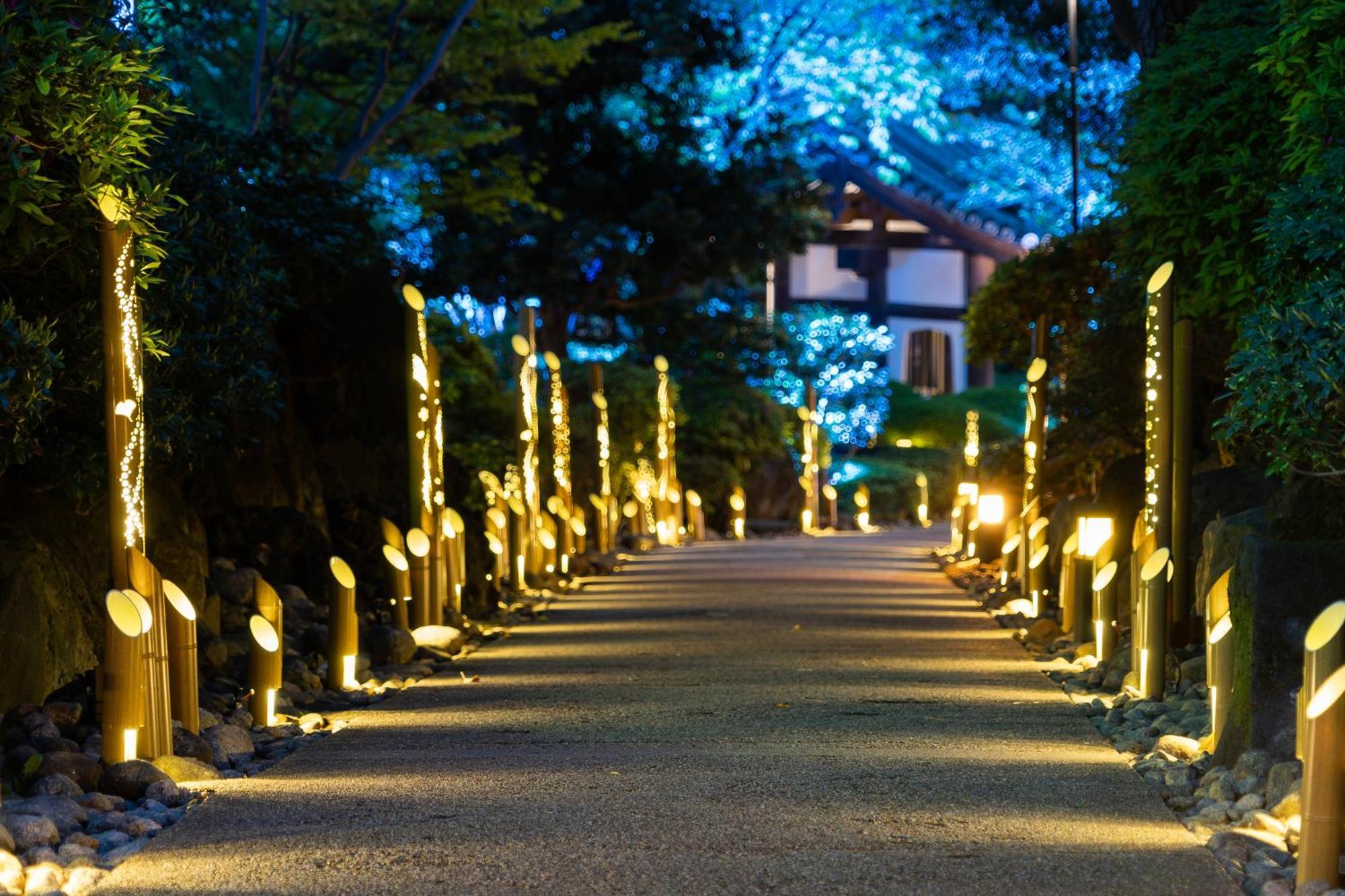 Grand Prince Hotel Takanawa Токио Экстерьер фото The illuminated path