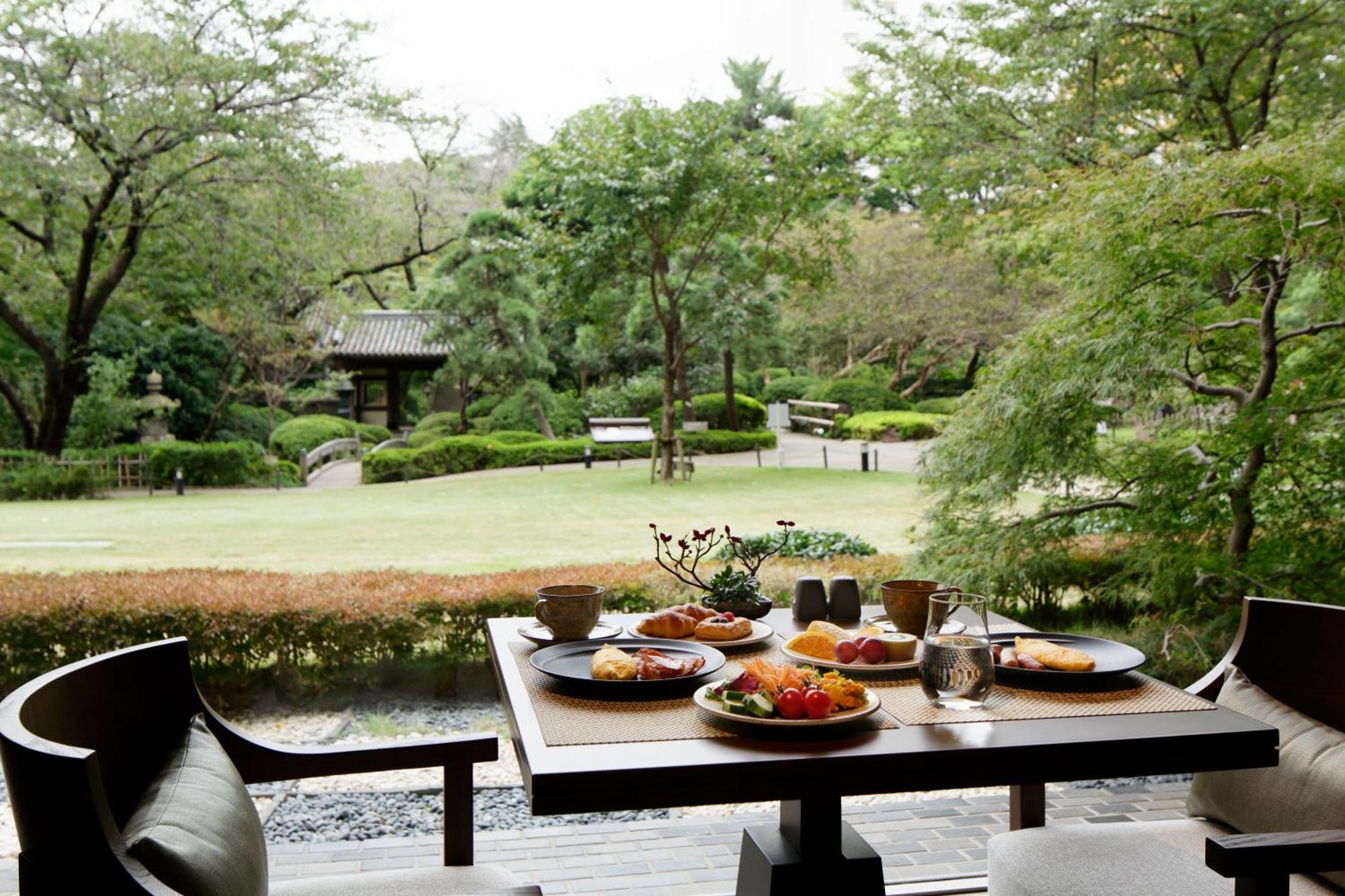 Grand Prince Hotel Takanawa Токио Номер фото A view of the garden from the restaurant