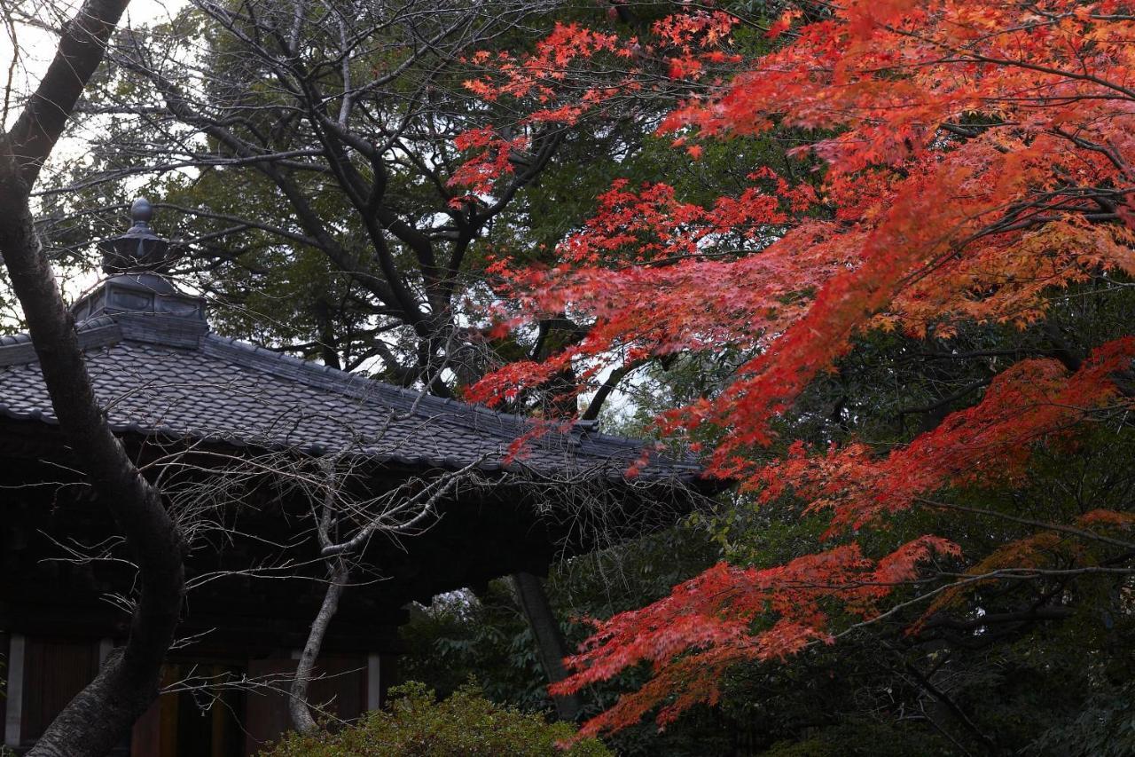 Grand Prince Hotel Takanawa Токио Экстерьер фото Autumn colours at the shrine